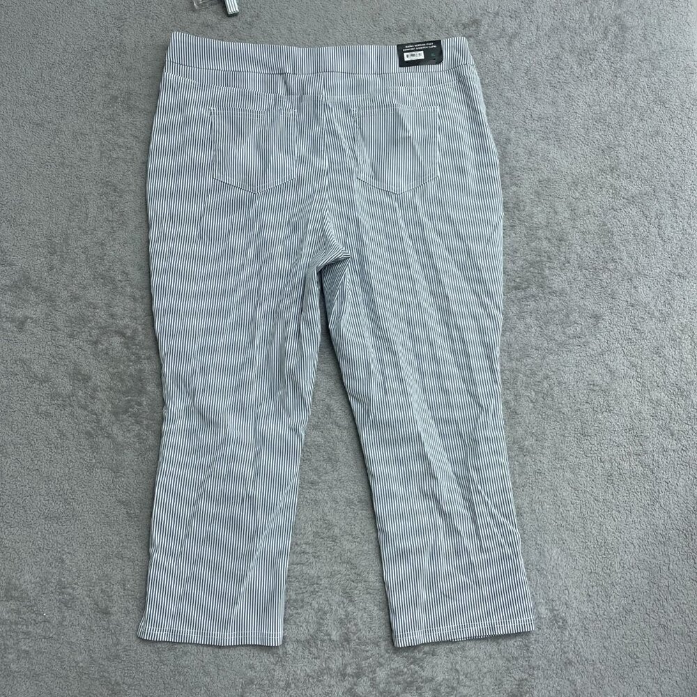 NEW Mario Serrani Women's XL  Comfort Stretch Capri Pants Navy/Ivory Stripped - Picture 4 of 12
